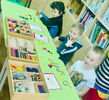 на занятии у педагога психолога.